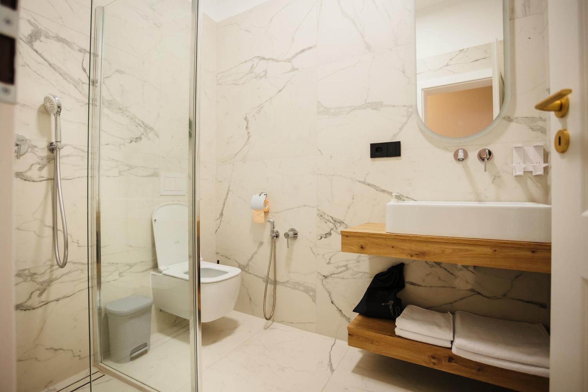 Bloom Downtown Suites Cluj-Napoca Eksteriør billede